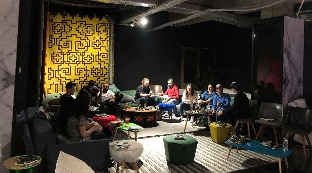 MOBILADALIN // KITRA PERSONALIZEAZĂ LIVE CANAPEAUA FLOW LA SHOWROOM-UL MOBILADALIN 