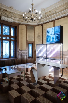 Attila Kim: Prin arhitectura expoziţiei încercăm să creăm o legătură organică între public, conceptul curatorial şi conţinut