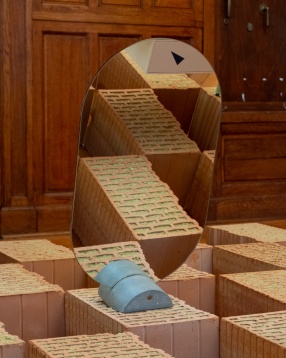 Attila Kim: Prin arhitectura expoziţiei încercăm să creăm o legătură organică între public, conceptul curatorial şi conţinut