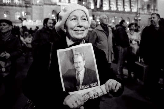 Anul 1989, Revoluţia de Catifea – expoziție de fotografie la Centrul Ceh