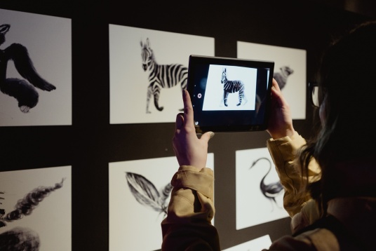 S-a încheiat prima ediție a expoziției BINAR, care a prezentat o radiografie a inițiativelor românești la granița dintre artă și tehnologie 