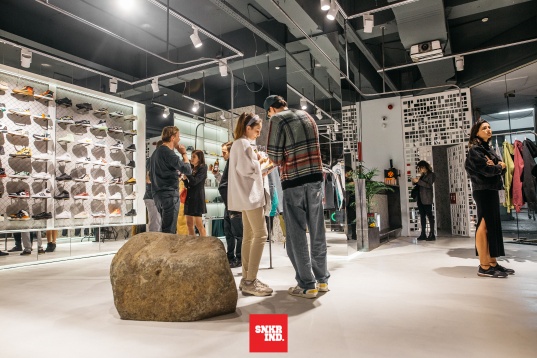 Sneaker Industry – Anxiety Pack