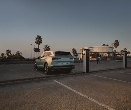 ENYAQ iV înseamnă mobilitate electrică plus toate beneficiile deja cunoscute ale mărcii ŠKODA