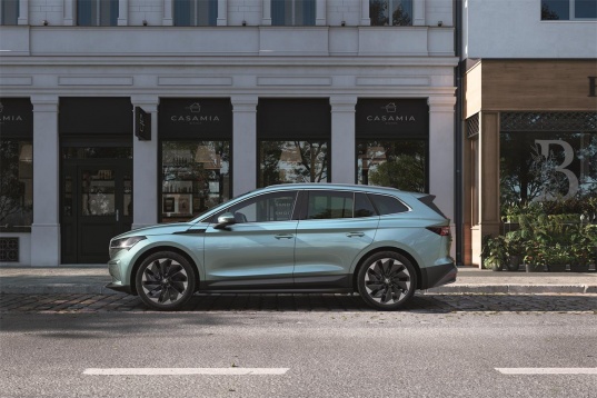ENYAQ iV înseamnă mobilitate electrică plus toate beneficiile deja cunoscute ale mărcii ŠKODA