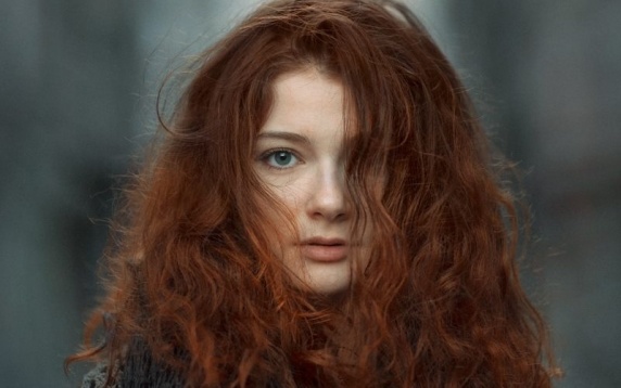 Interviu cu Iulia Grigoriu, regizor al performance-ului Vitrine Imposibile	