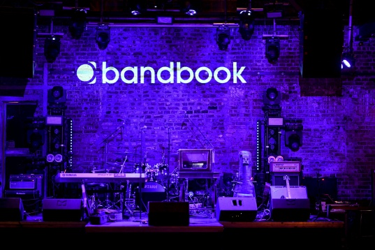 Aproximativ 800 de persoane au participat la evenimentul de lansare a platformei BandBook
