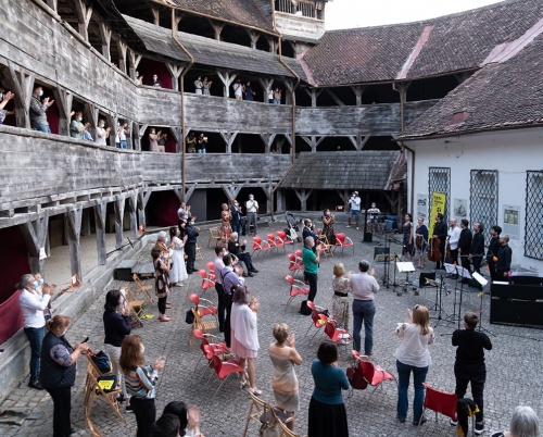 SoNoRo Musikland - Muzicieni renumiți pe scenele din Brașov